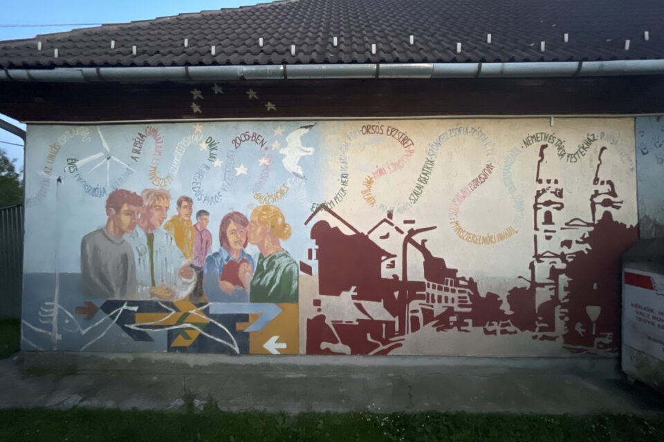 Húszéves graffiti a falon