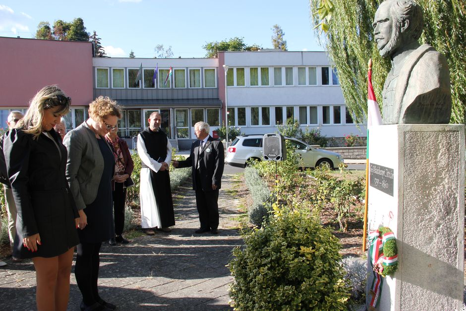 Cselekedett is, nemcsak eszméket hirdetett